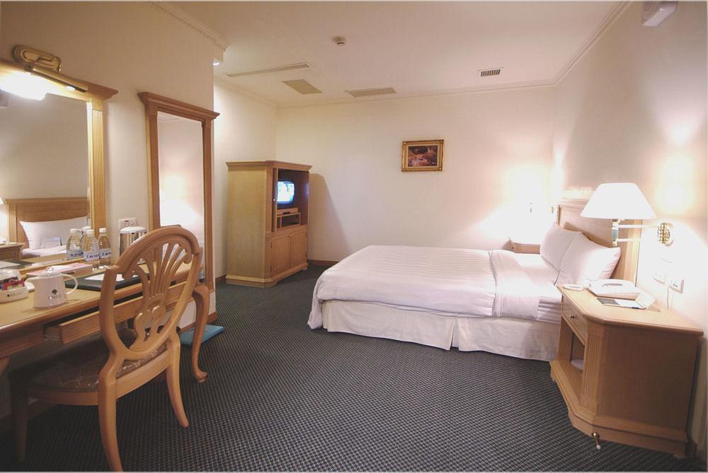 Cambridge Hotel - Yung Kang Юнкан Экстерьер фото